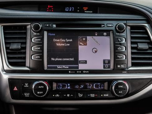 Used 2019 Toyota Highlander XLE AWD/4WD image 29