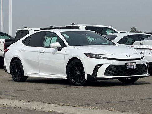 Certified 2025 Toyota Camry SE w/ Convenience Package image 2