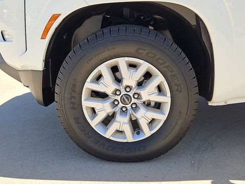 Used 2024 Nissan Frontier SV w/ SV Convenience Package image 5