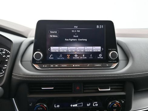 Used 2023 Nissan Rogue SV w/ SV Premium B Package FWD image 12