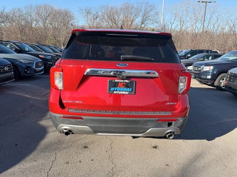 Used 2023 Ford Explorer Limited image 4