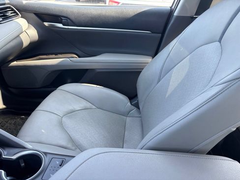 Used 2021 Toyota Camry XLE FWD image 11
