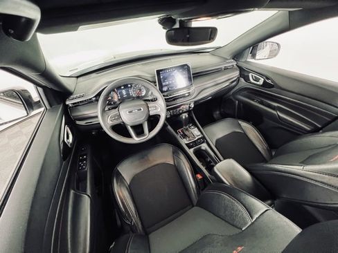 Used 2023 Jeep Compass Trailhawk image 11