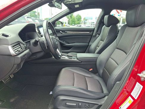 Used 2018 Honda Accord Sport image 14