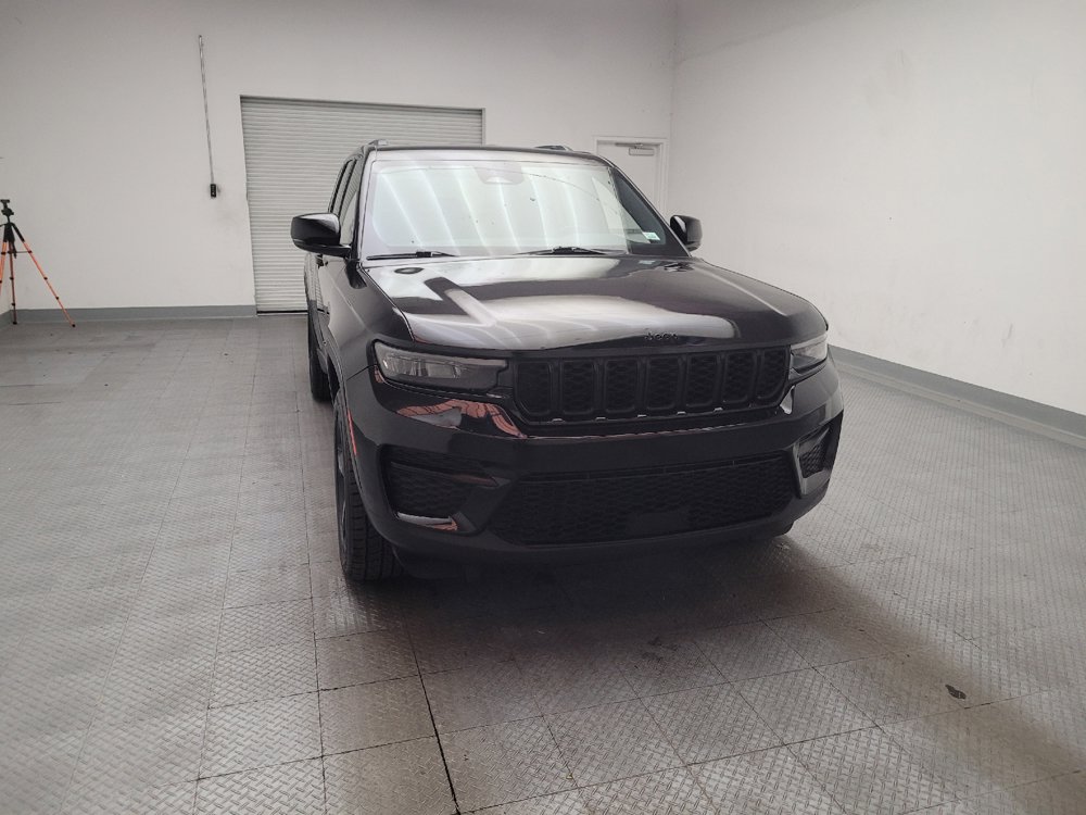 Used 2023 Jeep Grand Cherokee Altitude AWD/4WD image 14