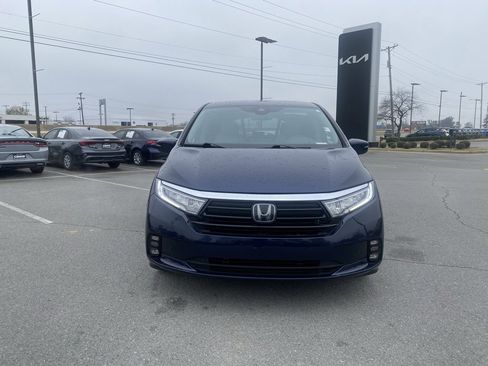 Used 2023 Honda Odyssey Touring image 2