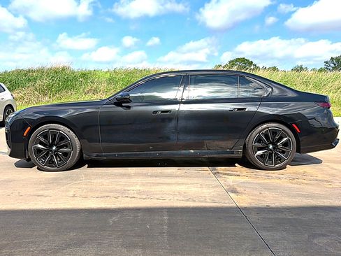 Used 2023 BMW 760i xDrive w/ Executive Package image 4