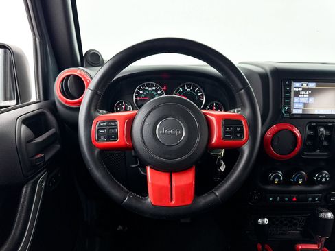 Used 2014 Jeep Wrangler Unlimited Sahara w/ Connectivity Group AWD/4WD image 22