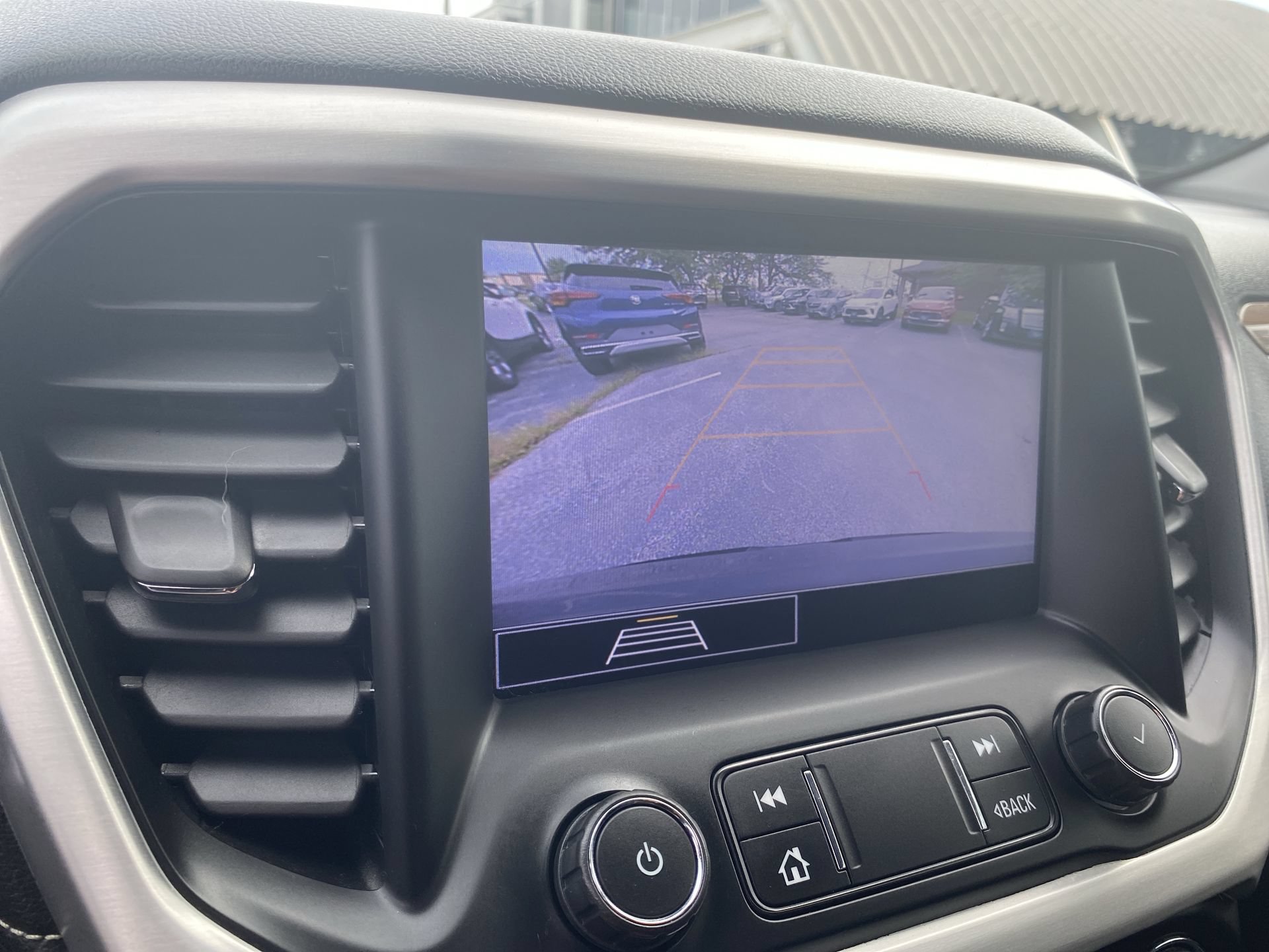Used 2020 GMC Acadia SLE FWD image 15