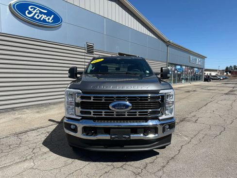 Used 2024 Ford F250 XLT w/ FX4 Off-Road Package AWD/4WD image 3