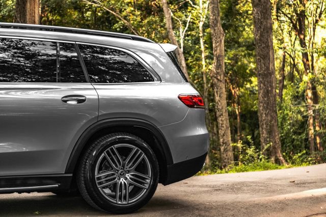 Used 2023 Mercedes-Benz GLS 450 4MATIC image 9