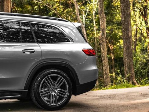 Used 2023 Mercedes-Benz GLS 450 4MATIC image 9