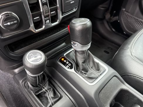 Used 2023 Jeep Wrangler Sahara w/ Cold Weather Group AWD/4WD image 20