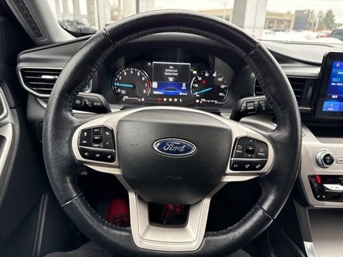 Used 2022 Ford Explorer XLT w/ Equipment Group 202A image 14