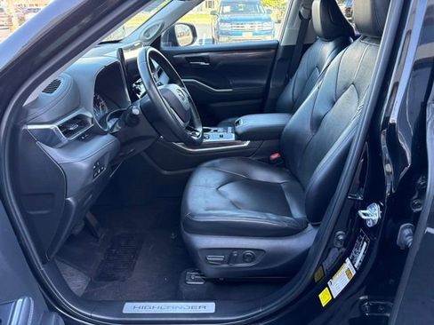 Used 2022 Toyota Highlander Limited image 13