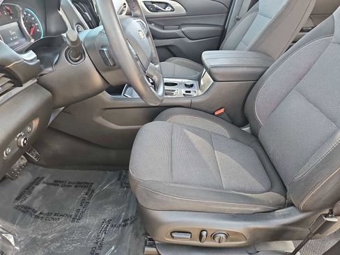 Used 2020 Chevrolet Traverse LT image 17