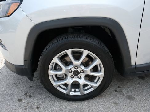 Used 2025 Jeep Compass Limited AWD/4WD image 13