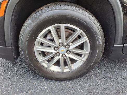 Used 2023 Chevrolet Traverse LT image 5