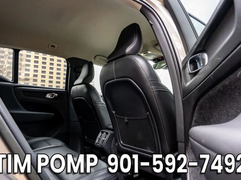 Used 2022 Volvo XC40 T5 Momentum image 12