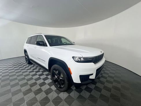 New 2025 Jeep Grand Cherokee L Altitude RWD image 2