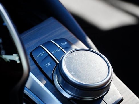 Used 2022 BMW 530i xDrive w/ M Sport Package image 18