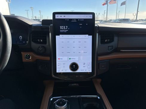 Used 2024 Ford Expedition Max Platinum image 18