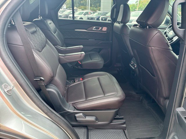 Used 2025 Ford Explorer Platinum w/ Ultimate Package AWD/4WD image 9