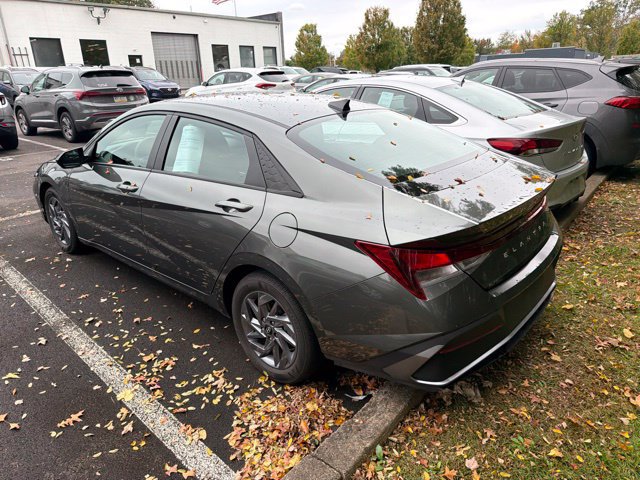 Used 2024 Hyundai Elantra SEL FWD image 9