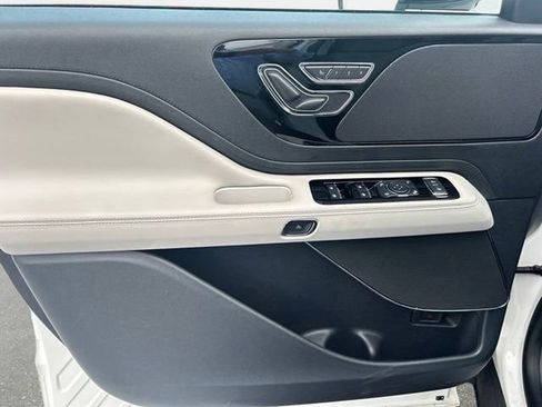 New 2026 Lincoln Aviator AWD image 13