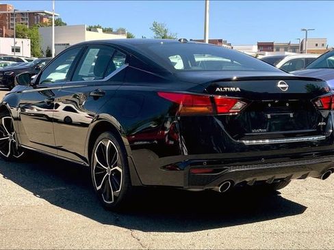 Used 2023 Nissan Altima 2.5 SR AWD/4WD image 10