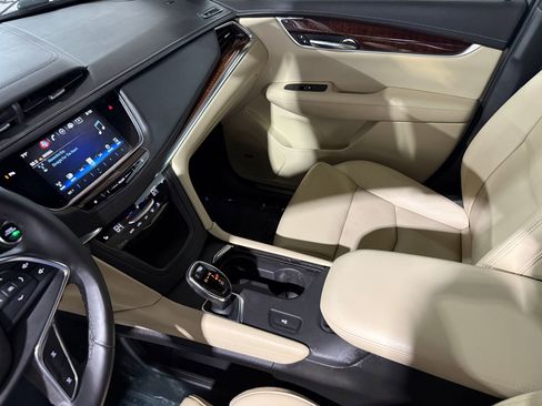 Used 2017 Cadillac XT5 Luxury w/ Driver Awareness Package image 33