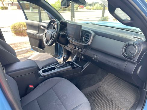 Used 2019 Toyota Tacoma TRD Sport w/ Technology Package RWD image 31