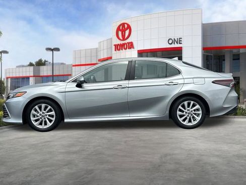 Used 2024 Toyota Camry LE FWD image 9