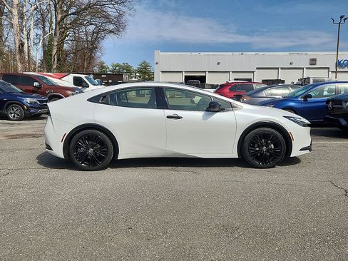 Used 2025 Toyota Prius FWD image 7