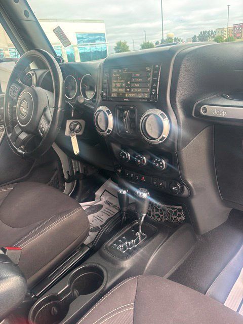 Used 2014 Jeep Wrangler Unlimited Sahara w/ Max Tow Package AWD/4WD image 11