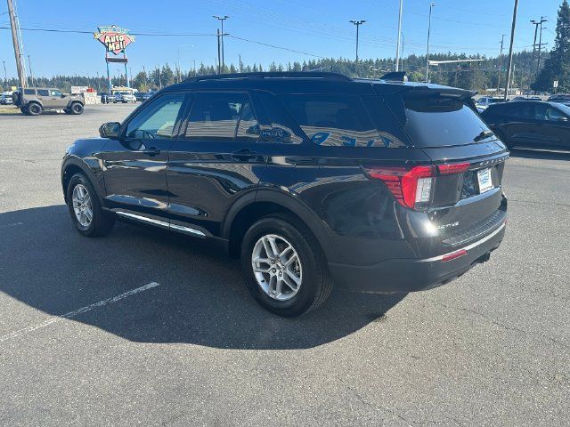 Used 2025 Ford Explorer Active AWD/4WD image 4