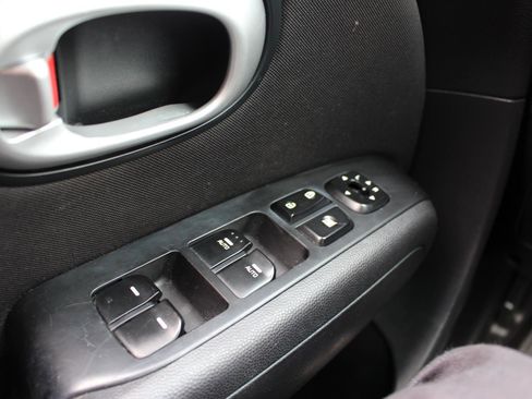 Used 2016 Kia Soul + image 26