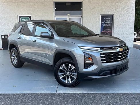 Used 2025 Chevrolet Equinox LT FWD image 1