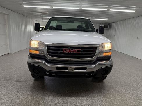 Used 2005 GMC Sierra 2500 W/T AWD/4WD image 2
