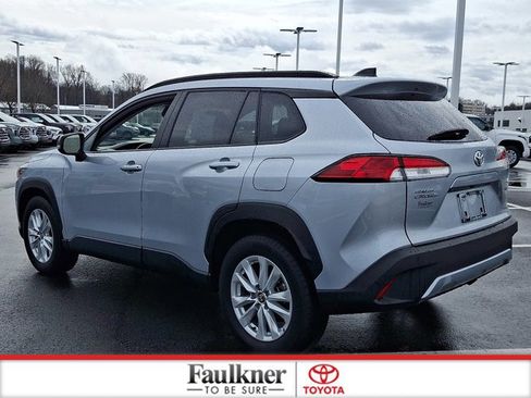 Certified 2025 Toyota Corolla Cross LE image 4