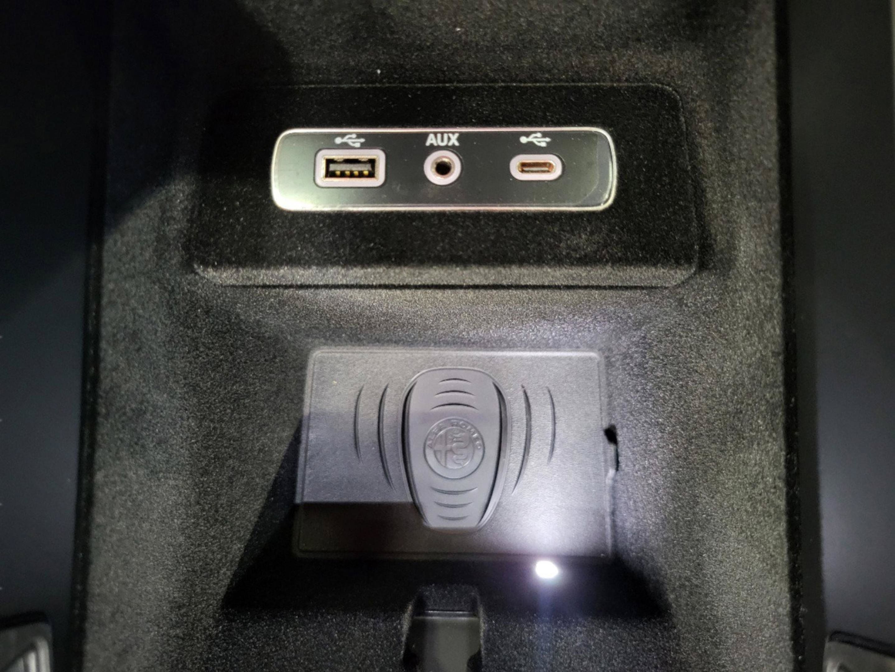 New 2025 Alfa Romeo Stelvio Sprint AWD/4WD image 98