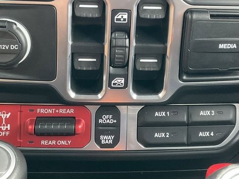 Used 2020 Jeep Gladiator Rubicon w/ Advanced Safety Group AWD/4WD image 20