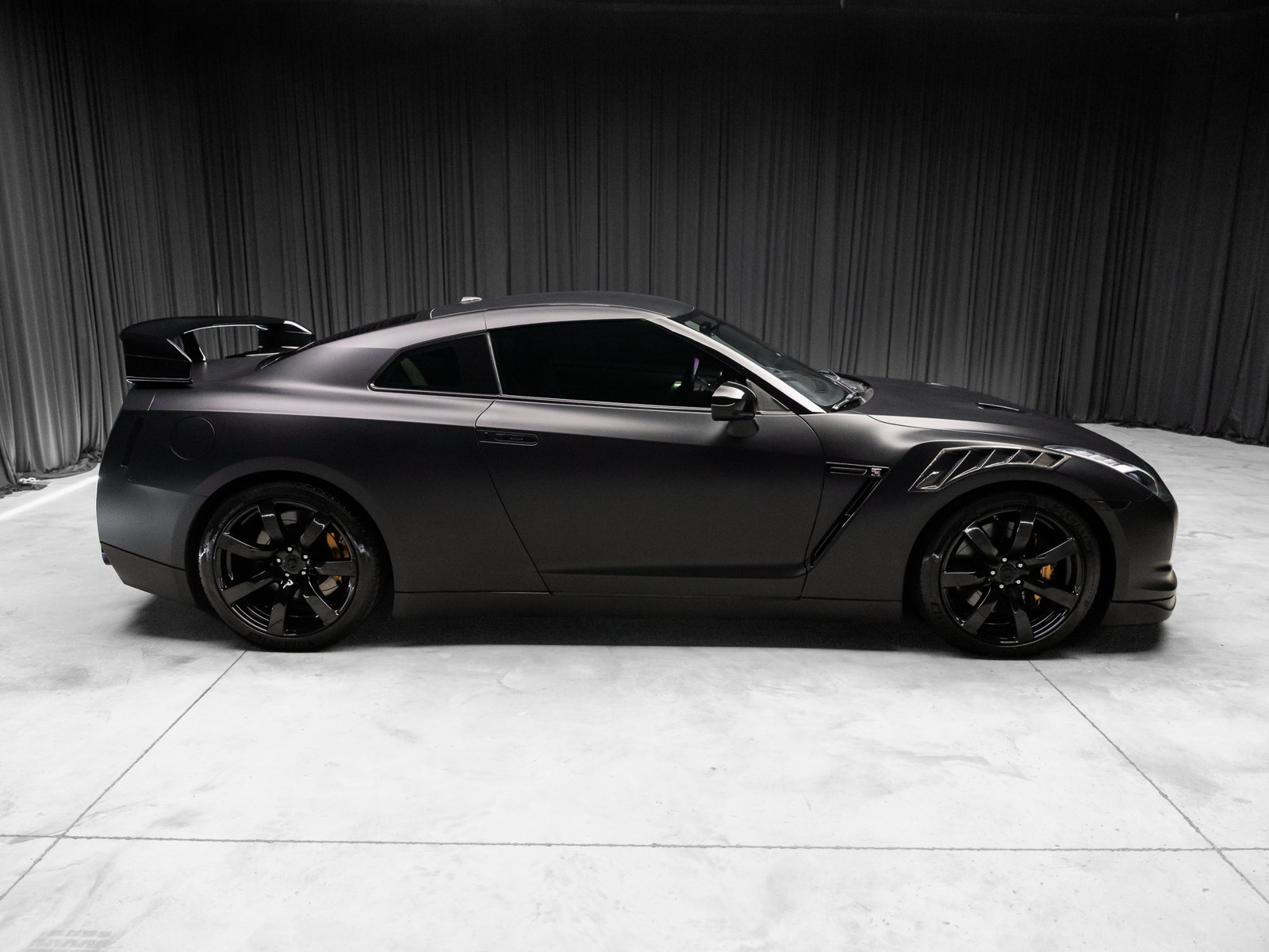 Used 2009 Nissan GT-R Premium AWD/4WD image 17