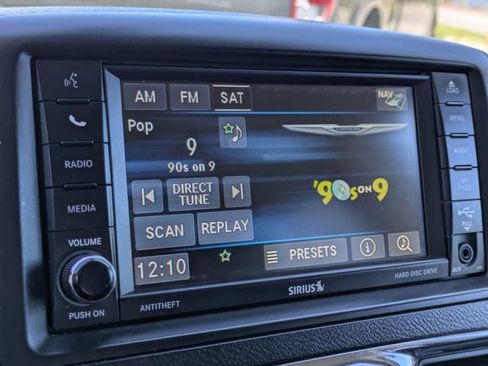 Used 2016 Chrysler Town & Country Touring-L w/ Driver Convenience Group FWD image 17