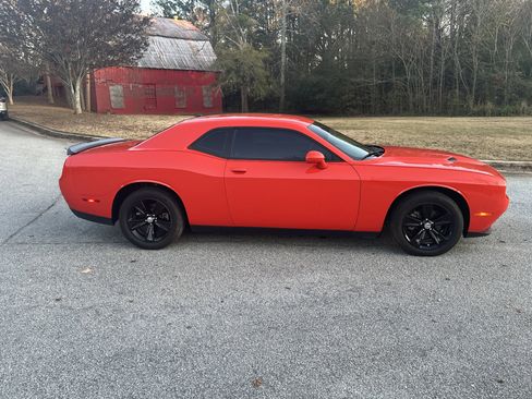 Used 2023 Dodge Challenger SXT image 3