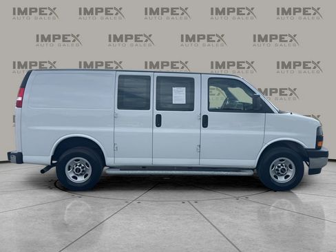 Used 2024 GMC Savana 2500 w/ Driver Convenience Package RWD image 6