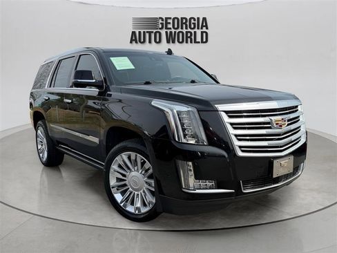 Used 2018 Cadillac Escalade Platinum image 2