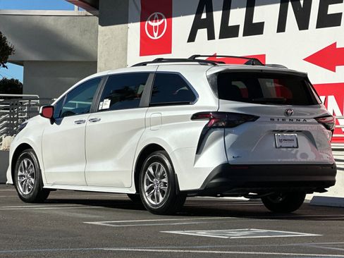New 2026 Toyota Sienna XLE image 3