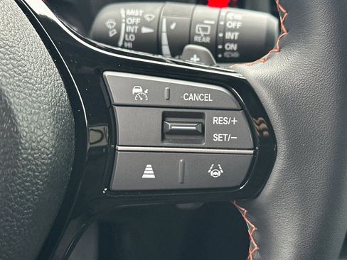 Used 2025 Honda Pilot Sport image 31