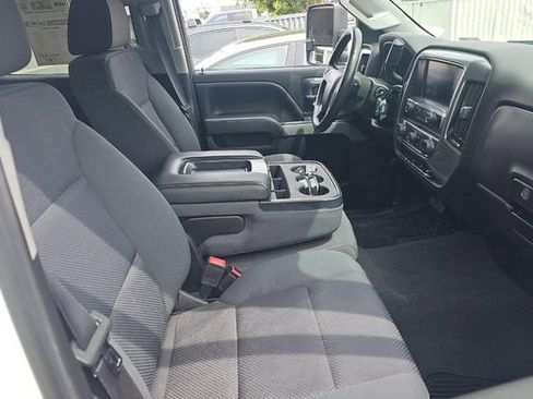 Used 2019 Chevrolet Silverado 2500 LT AWD/4WD image 3